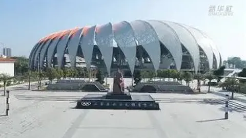 李雯雯勇夺女子举重81公斤以上级金牌，创造历史新纪录！