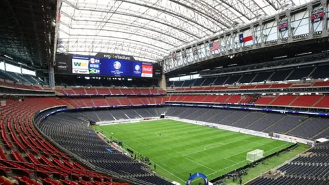 雪地温情：大学生志愿者在央视体育分享成长与友谊